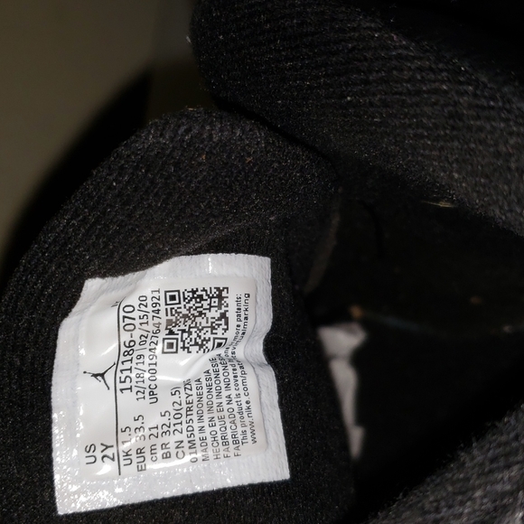 Air Jordan Retro 12 - Picture 6 of 7